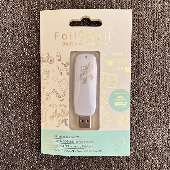 We R Memory Keepers Foil Quill Heidi Swapp Amy Tangerine Paige Evans USB Drive - Picture 7 of 10